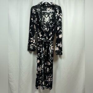 La Vie En Rose Black and White Plush Floral Robe L
